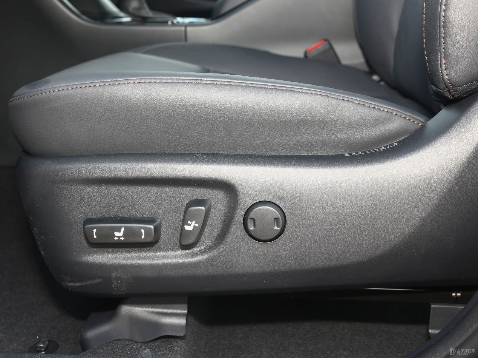 漢蘭達(dá)2021款2.0T四驅(qū)尊貴版7座 內(nèi)飾設(shè)計(jì)與舒適體驗(yàn)